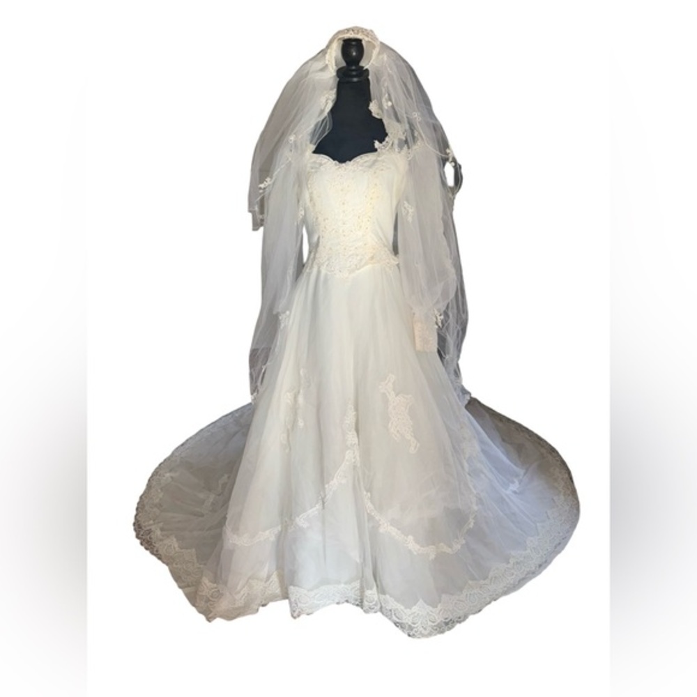 VTG Victorian Cathedral style wedding long trail w/veil dress in‎ white size M